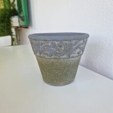 vaso tipico provenzale con bassorilievo