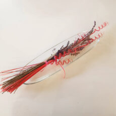 Composizione piatto in vetro e lavanda