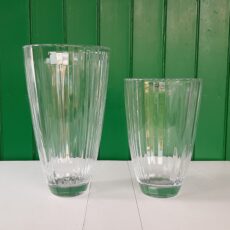 Vaso a cono decorativo in vetro zigrinato