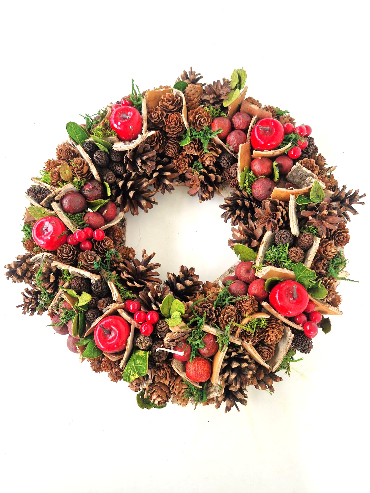 Ghirlanda autunnale naturale con pigne vere, mele e bacche decorative – fuoriporta elegante artigianale