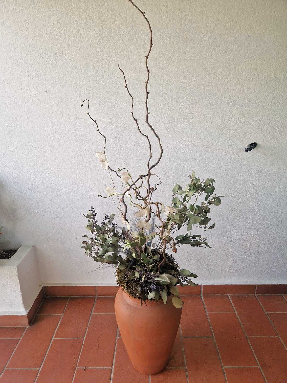 composizione scultorea per anfora antica